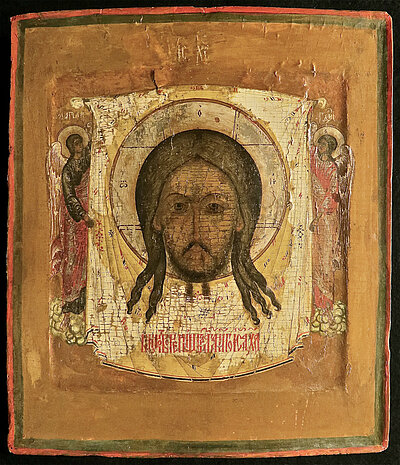 frontale Darstellung des Gesichtes Christi (mit Nimbus) auf einem weißen, von zwei Engeln gehaltenen Tuchs